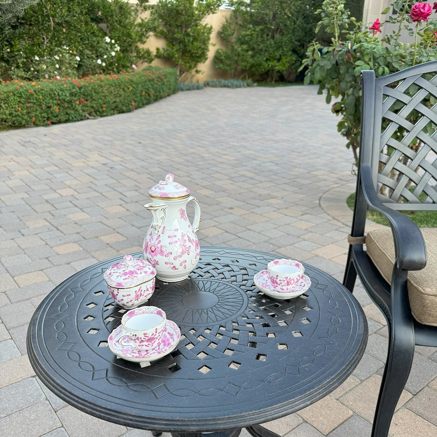 Darlee Nassau 3 Pc Bistro Set w/ 24 Inch Table & Swivel Rockers - Table - Detail thumbnail