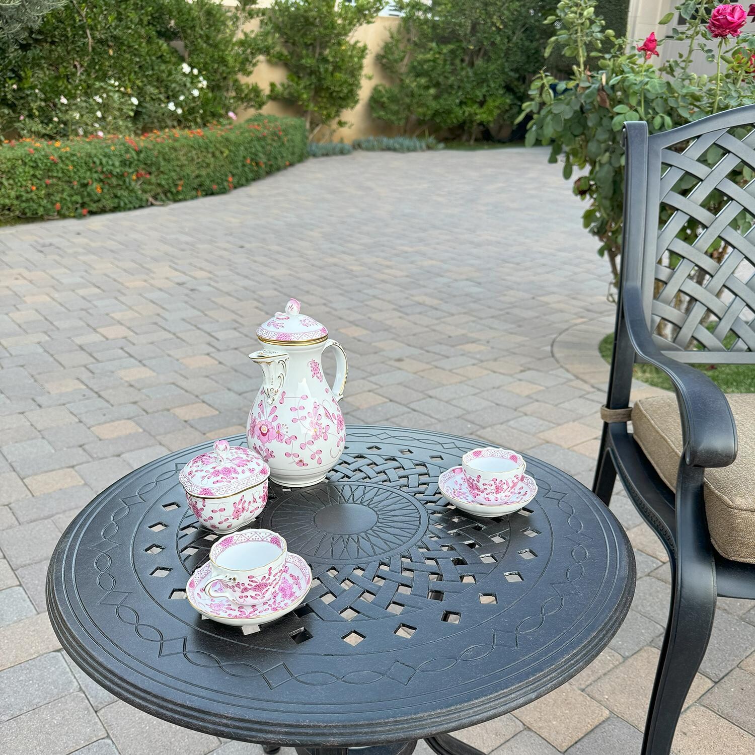Darlee Nassau 3 Pc Bistro Set w/ 24 Inch Table & Swivel Rockers - Table - Detail thumbnail