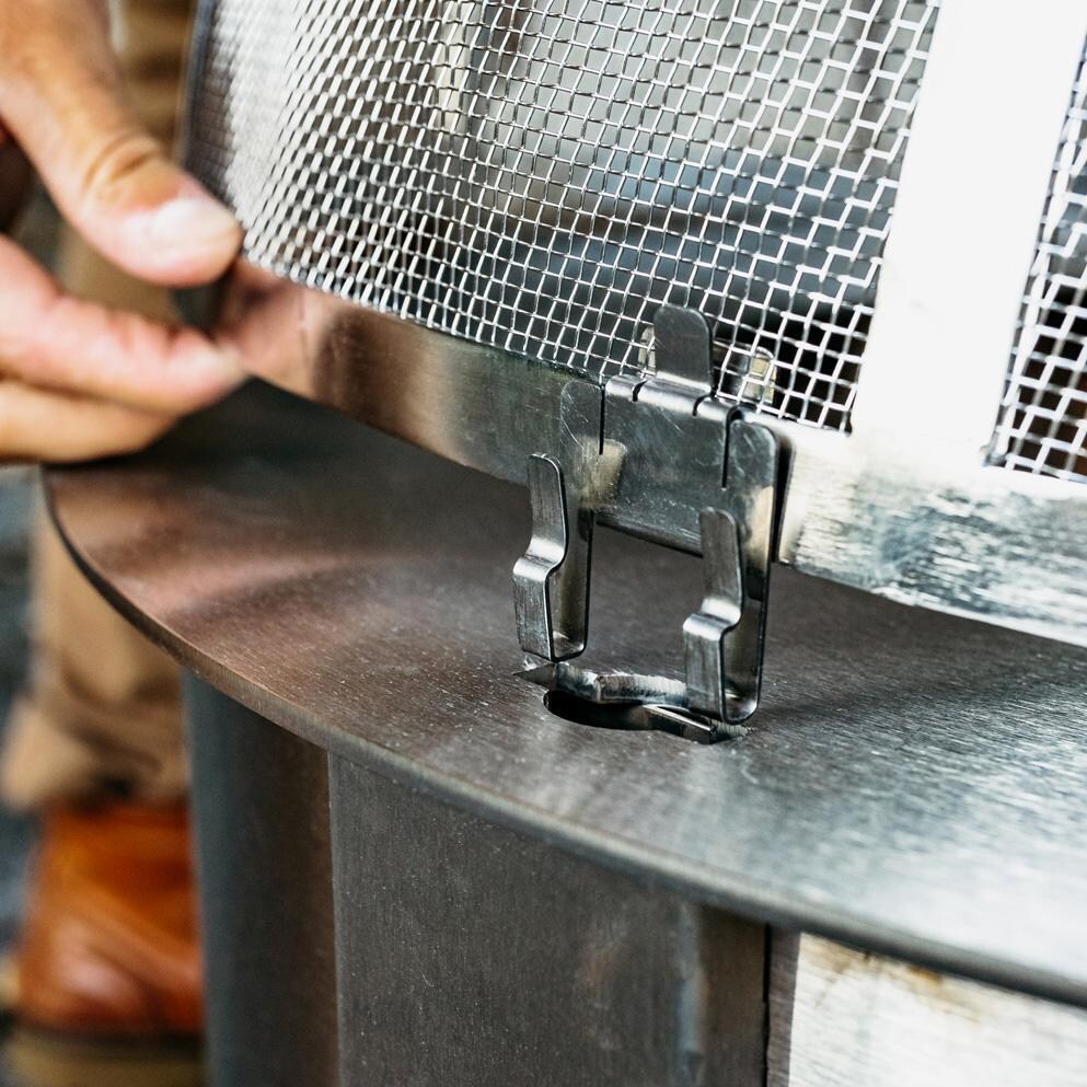 Breeo BR-SS30 X Series 30 Inch Stainless Steel Spark Screen - Clip - Detail thumbnail