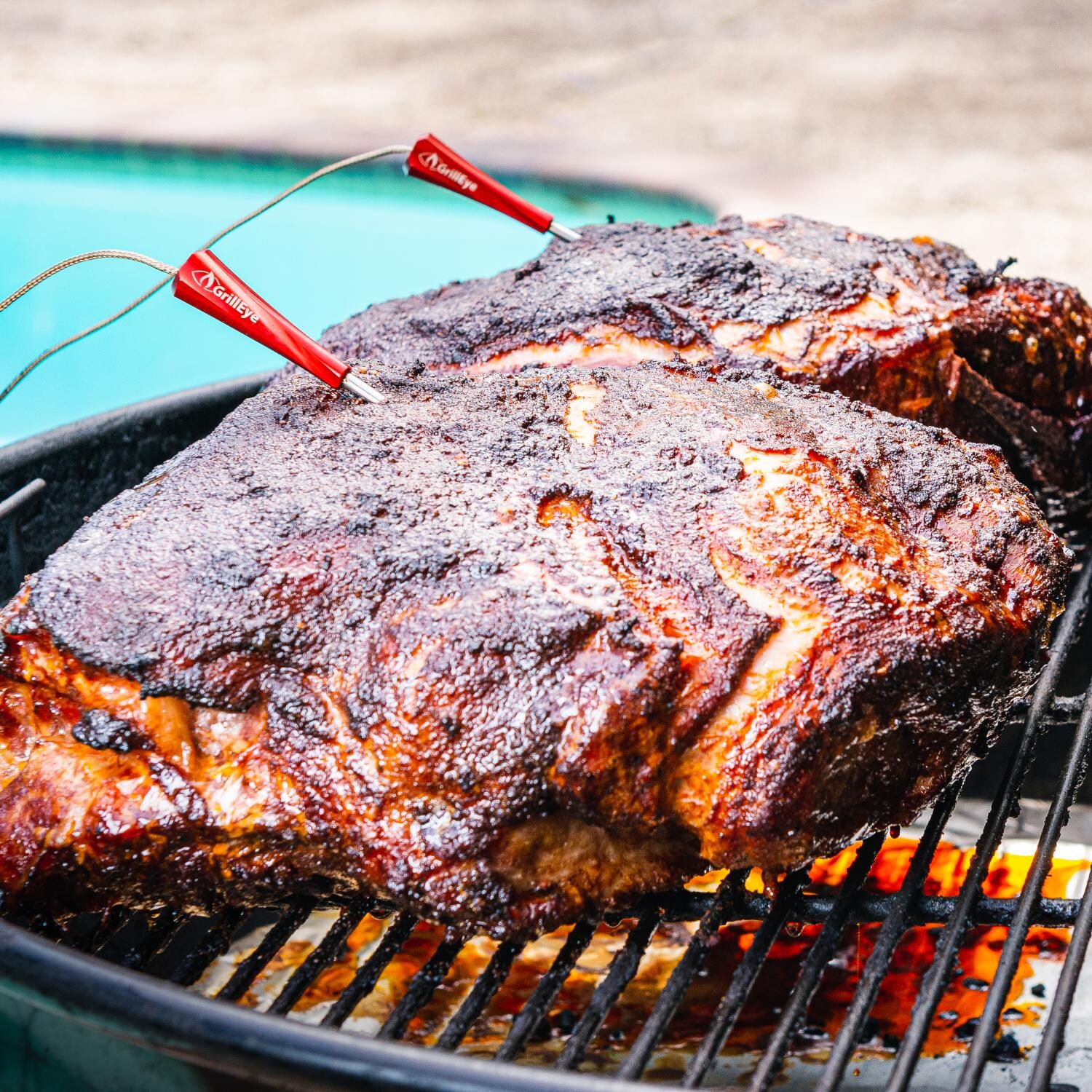 GrillEye GE0008 Iris Meat Temperature Probe and Ambient Clip - In Use - Pulled Pork thumbnail