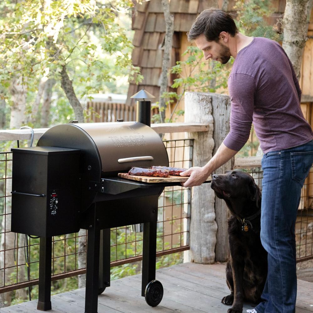 Traeger Lil Tex Elite 22 Pellet Grill On Cart thumbnail