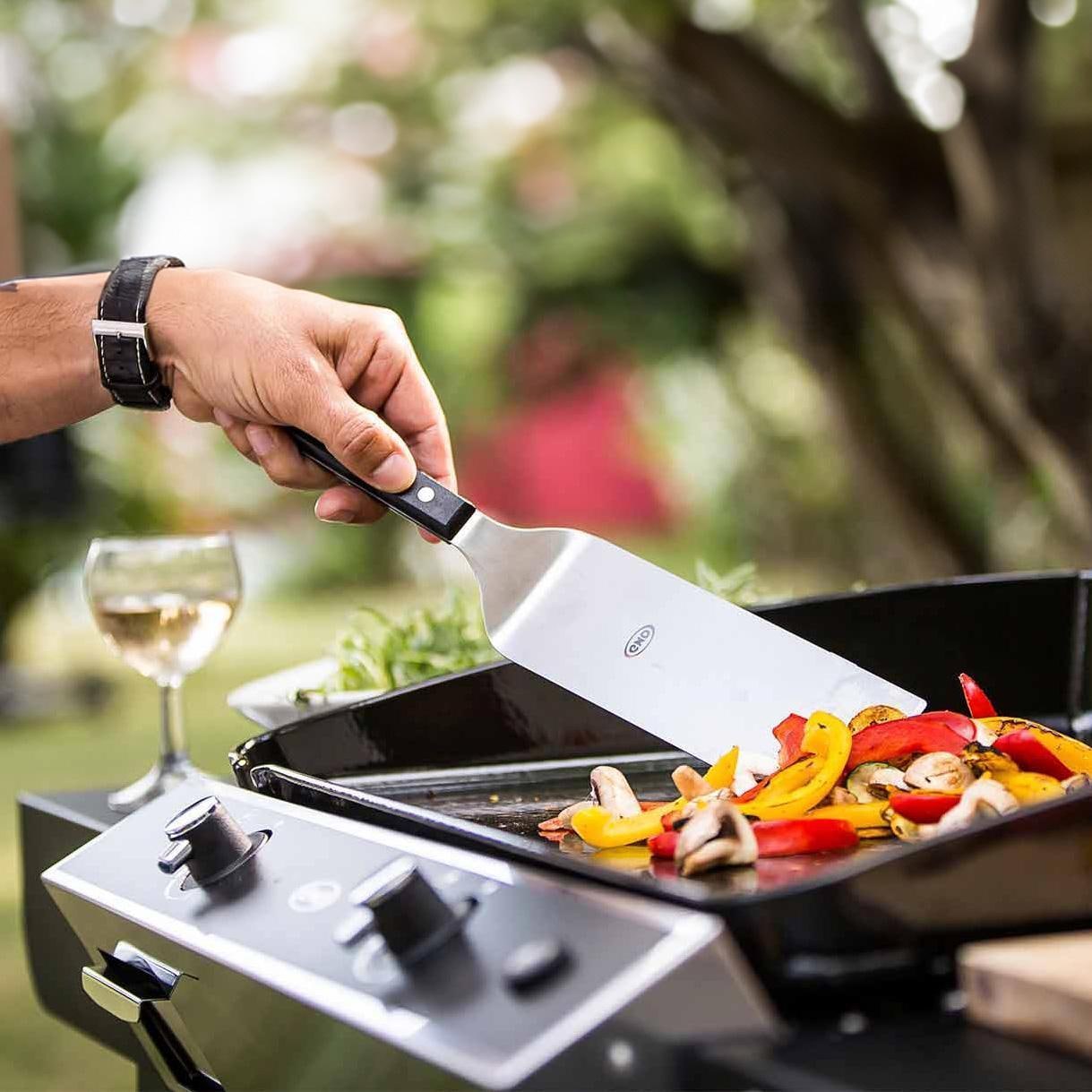 ENO 531432014801 -  Plancha Bergerac 2400 - Cooking on Grill - Lifestyle thumbnail