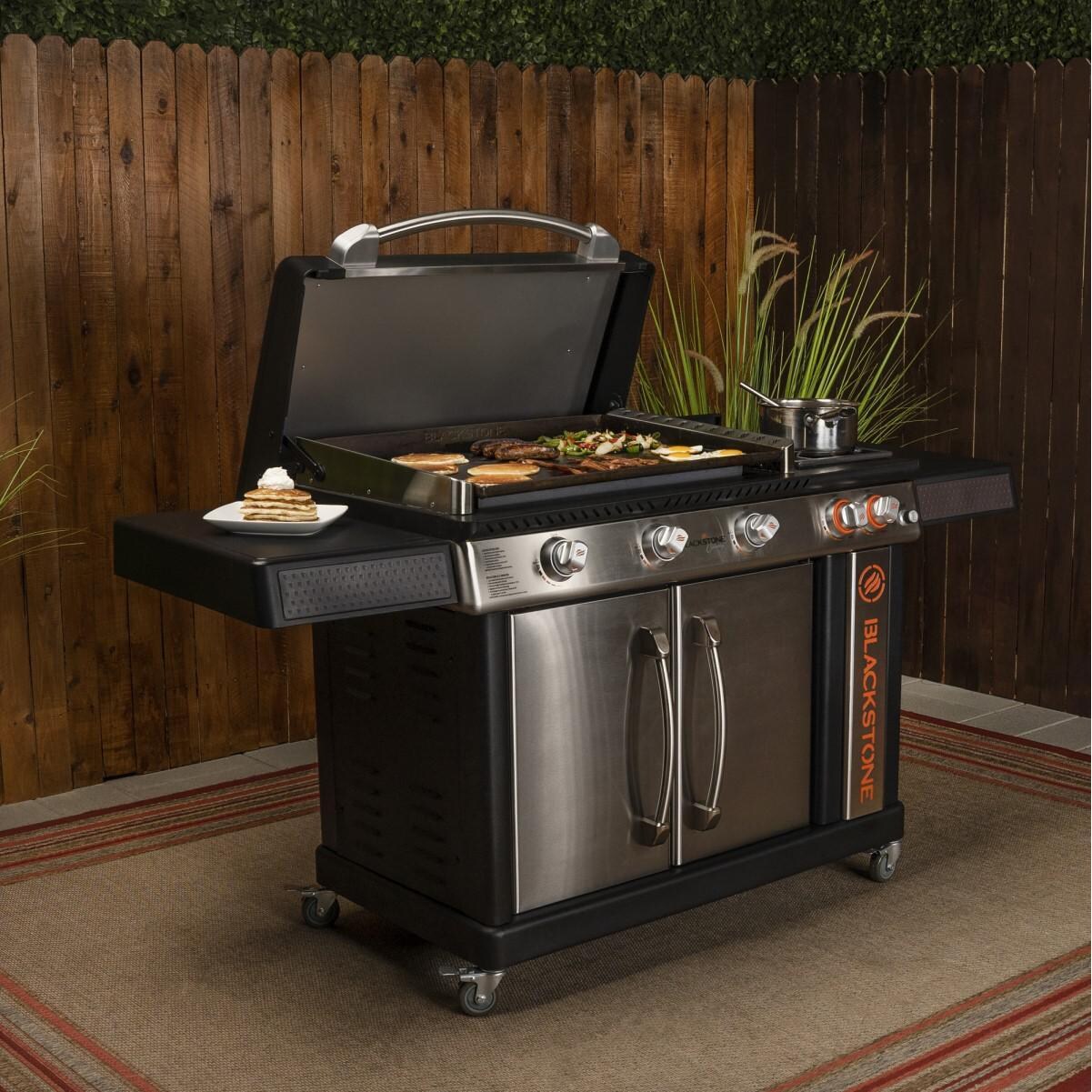 Blackstone Pro 28-in Griddle w/ Range Top 1963 BBQGuys