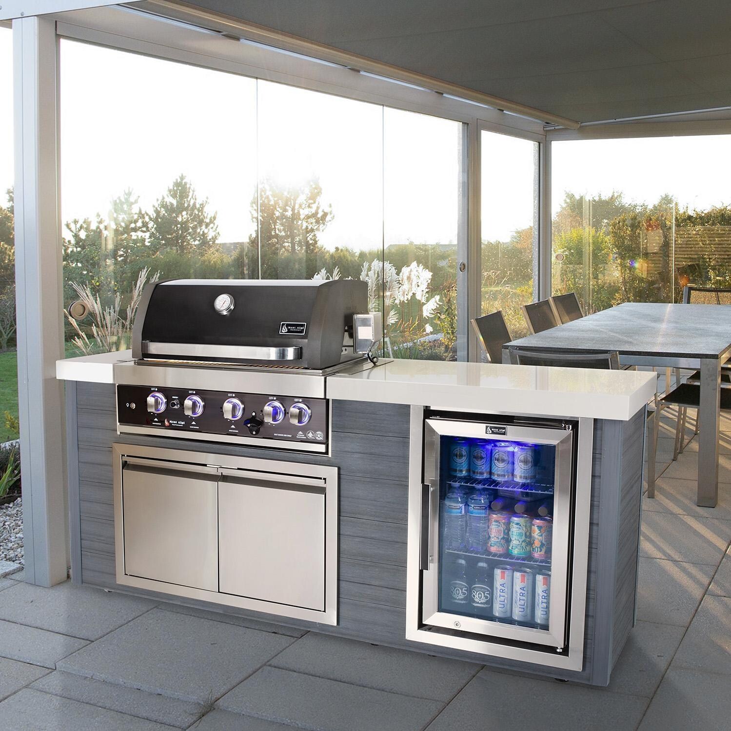 Mont Alpi MA400-AWBSS 4-Burner Black Stainless Steel Art-Wood Natural Gas Island Grill - Lifestyle thumbnail