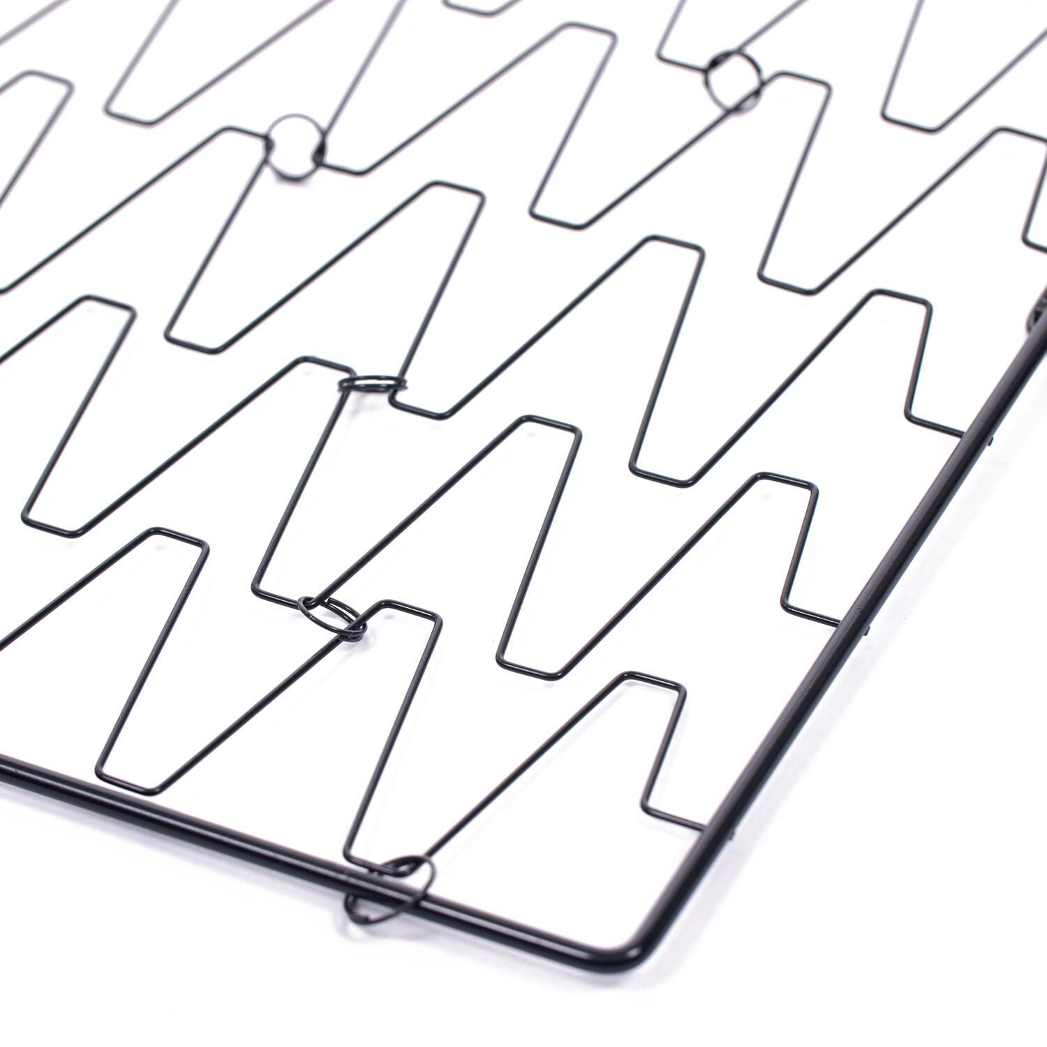 BBQGuys Signature BBQ-FGB Non-Stick Flexible Grilling Basket - Basket Detail thumbnail