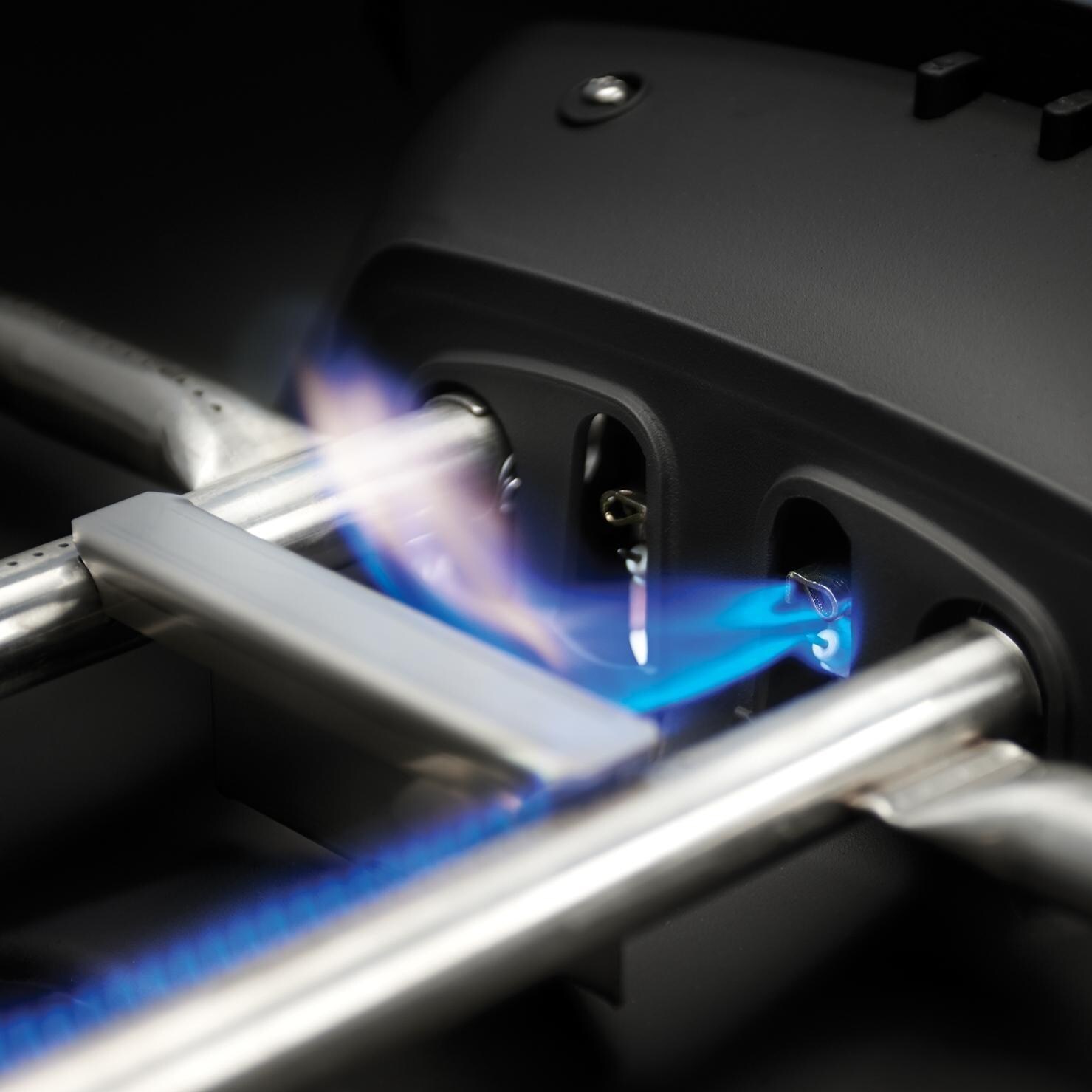 Napoleon PRO285-BK TravelQ PRO 285 Portable Propane Gas Grill - Black - Jetfire Ignition Fire - Detail thumbnail