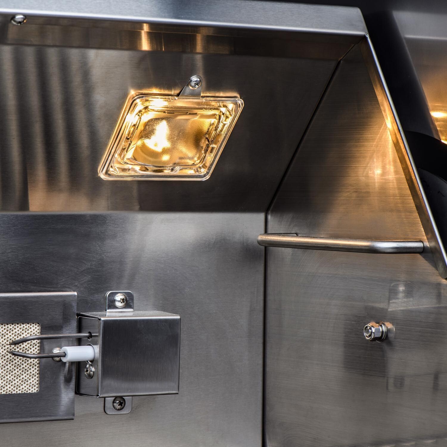 Blaze Premium LTE 32-Inch 4-Burner Natural Gas Grill w/ Ceramic Flame Tamers - Internal Halogen Light - Detail thumbnail