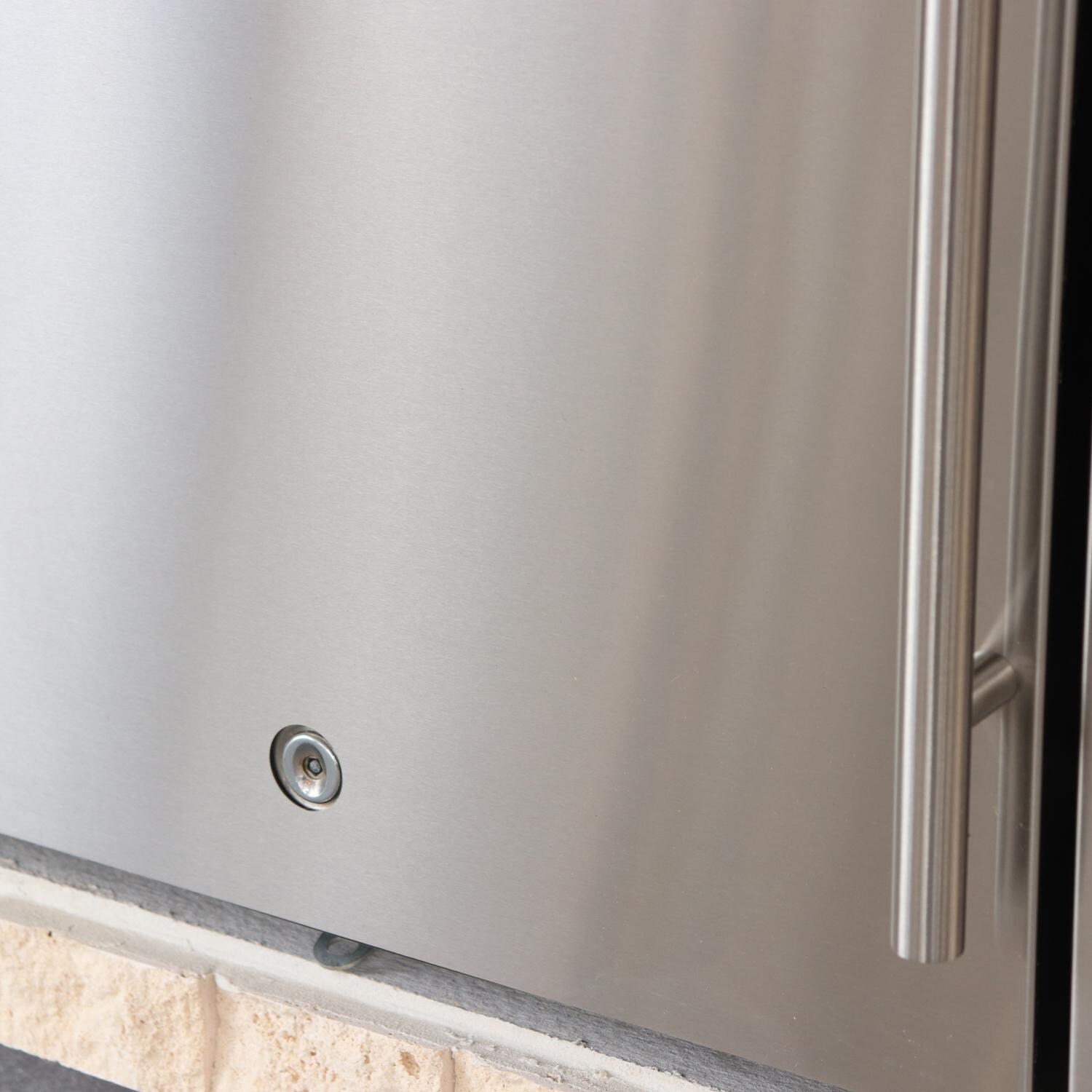 RCS REFR1A 21-Inch 4.2 Cu. Ft. Left Hinge Compact Refrigerator - Door Closed Close-Up
