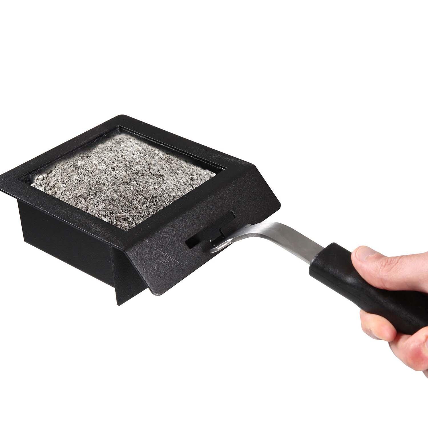 Broil King 495051 Regal 400 Wi-Fi & Bluetooth Controlled 26-in Pellet Grill - Ash Tray Full - Detail thumbnail