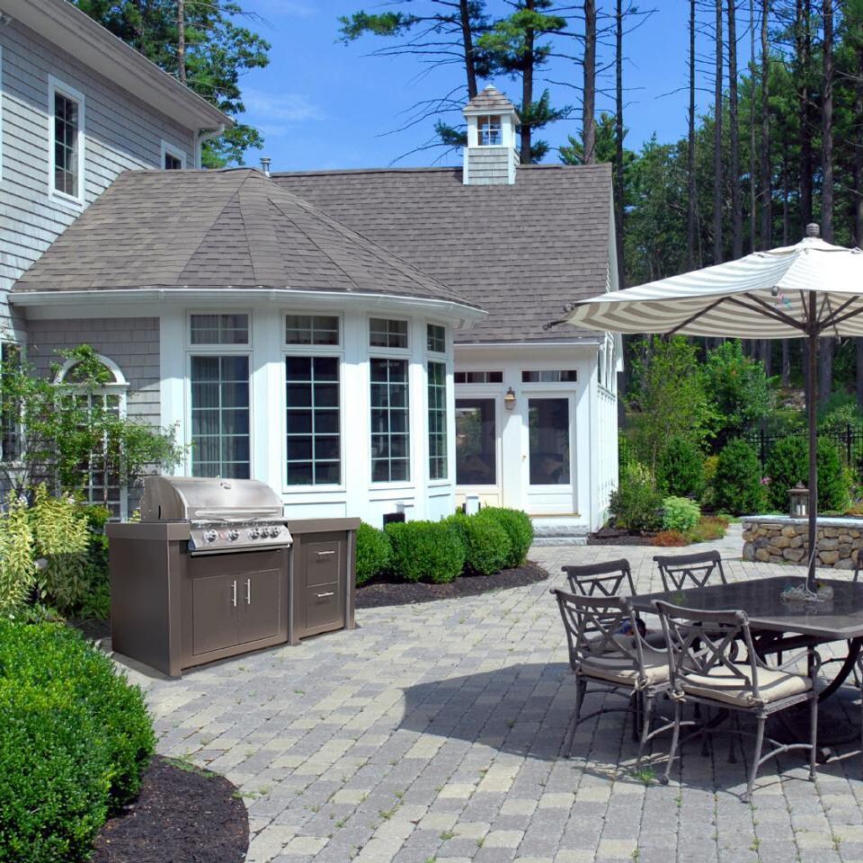 BBQGuys Signature BBQ-SIZPRO32-C-NG 6-Foot Copper Vein Finished Island Kitchen W/ Summerset Sizzler Pro 32-Inch Natural Gas Grill - Lifestyle thumbnail