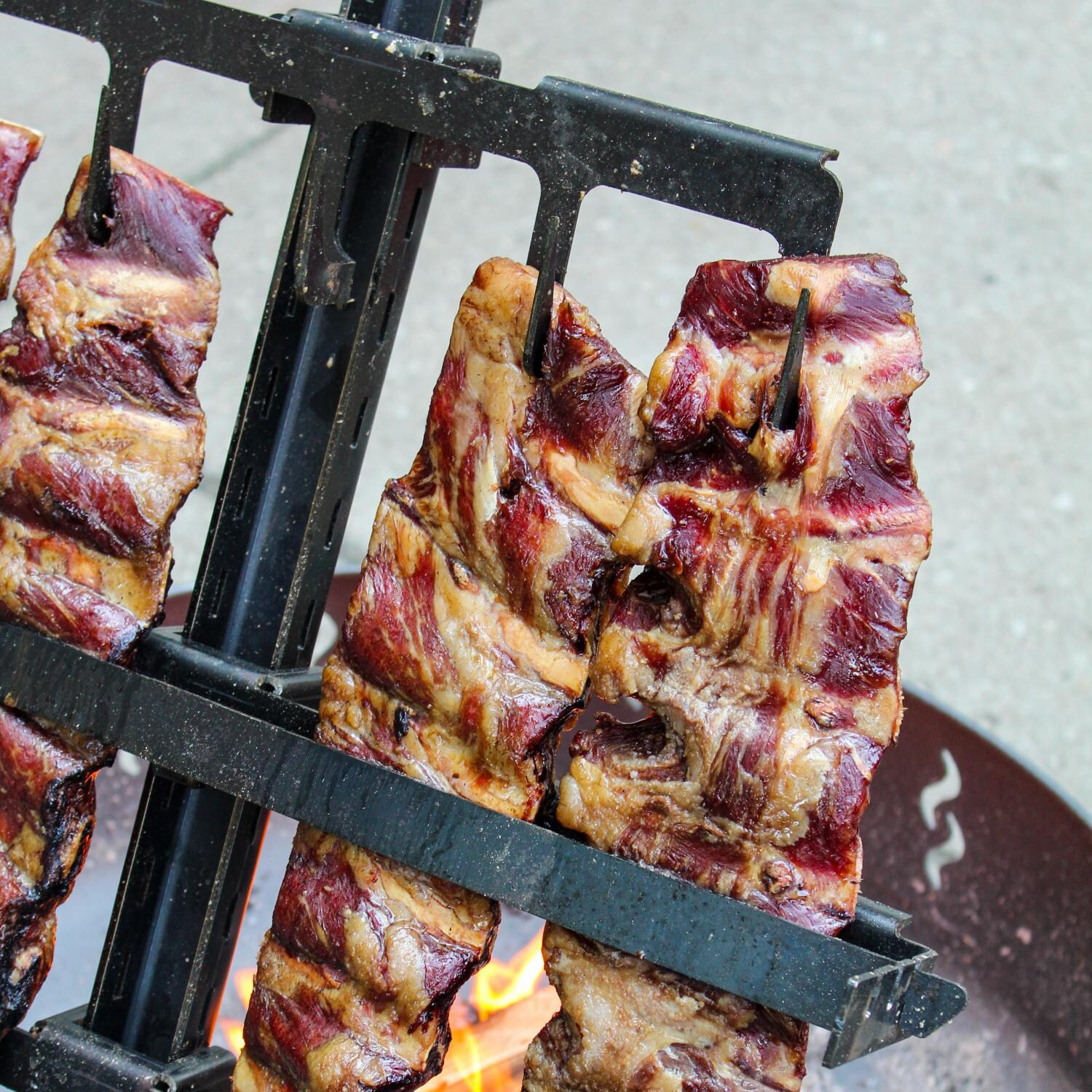 Nuke PATAGONIA Patagonia Wood Firepit and Grill - Asado Iron Cross Closeup thumbnail