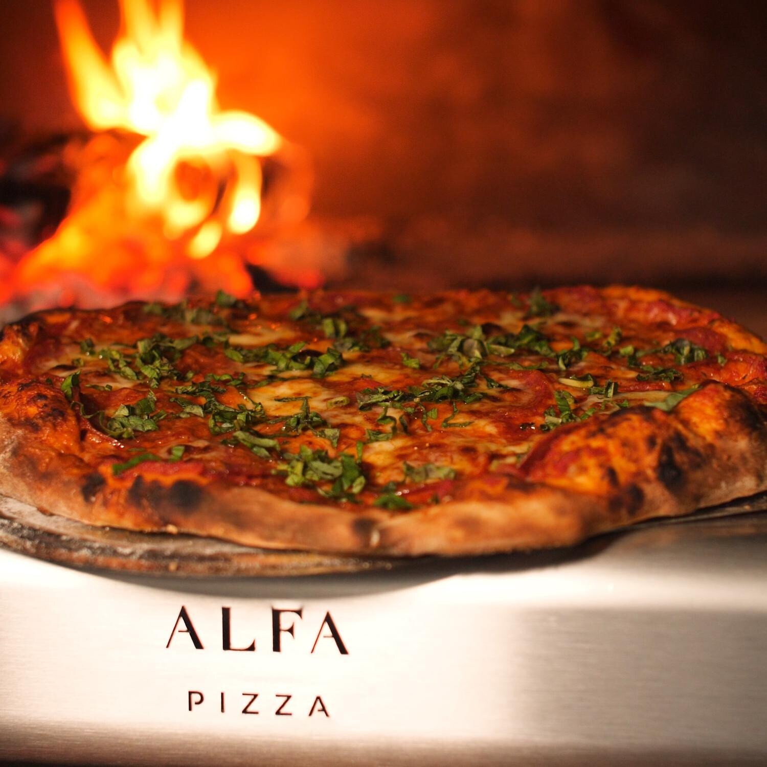 ALFA FX4PIZ-LRAM-T 4 Pizze 31-Inch Outdoor Countertop Wood-Fired Pizza Oven - Cooked Pizza thumbnail