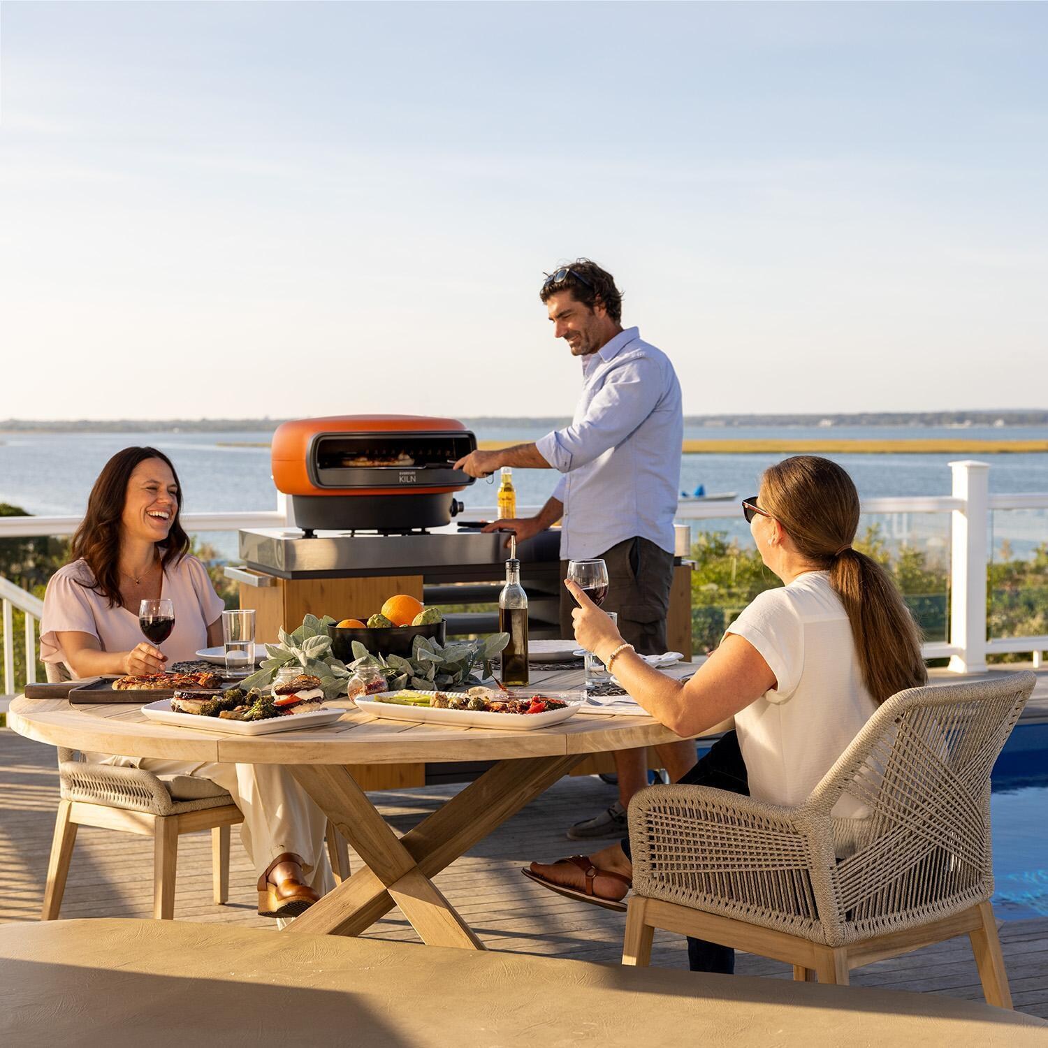 Everdure EKILN1TUS 1-Burner KILN Pizza Oven - Terracotta - Dinner on Patio - Lifestyle
