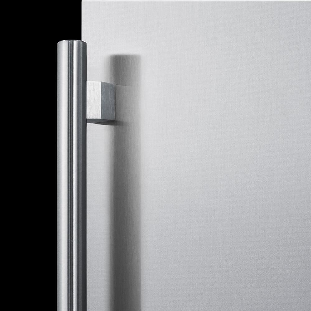Summit SPR55OSADA ADA Height 24 Inch 4.2 Cu. Ft. Built-In Outdoor Refrigerator - Stainless Steel - Handle - Detail thumbnail