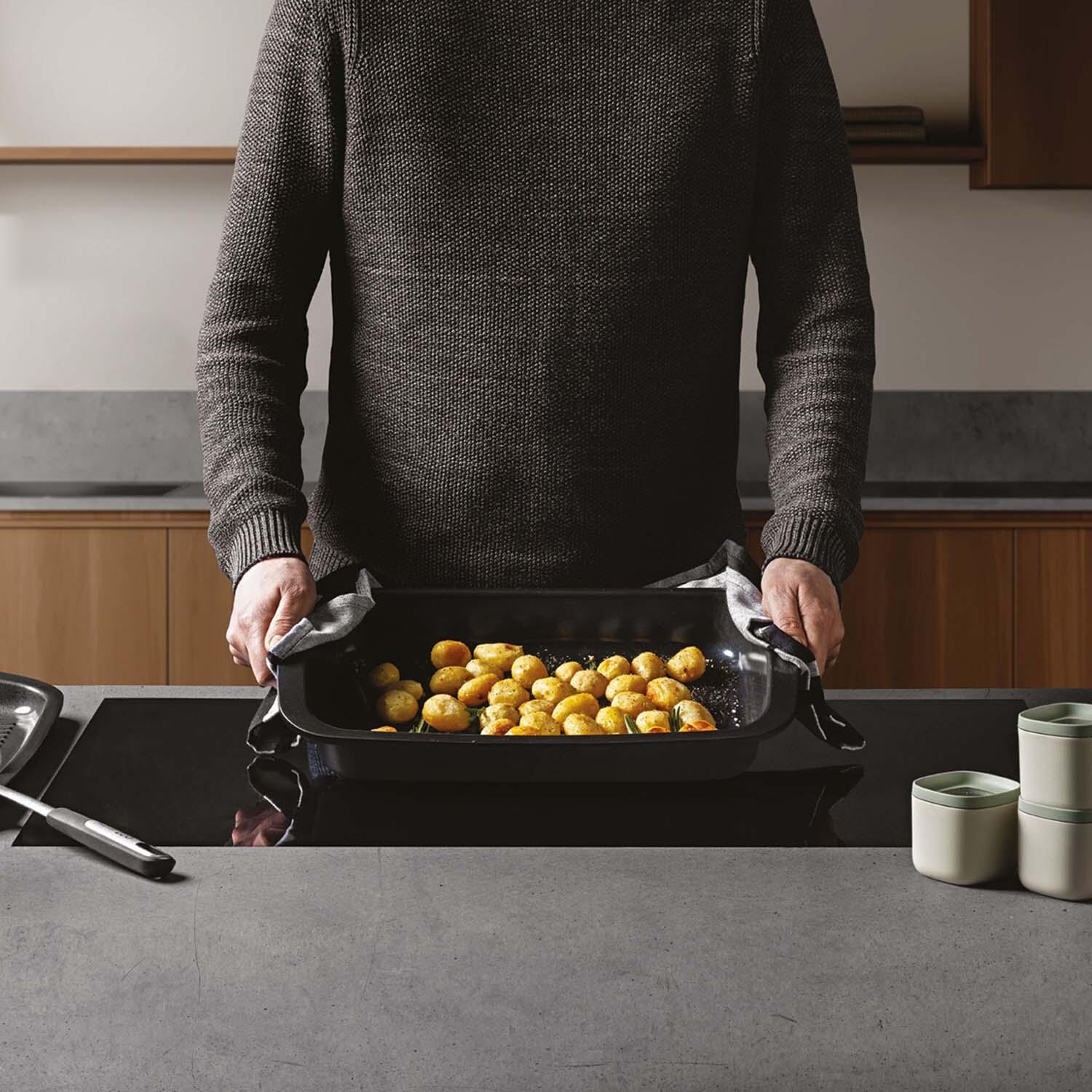 BergHOFF 12 3/4-in Leo Graphite Nonstick Recycled Cast Aluminum Teppanyaki Grill Plate - Potatoes - Lifestyle thumbnail