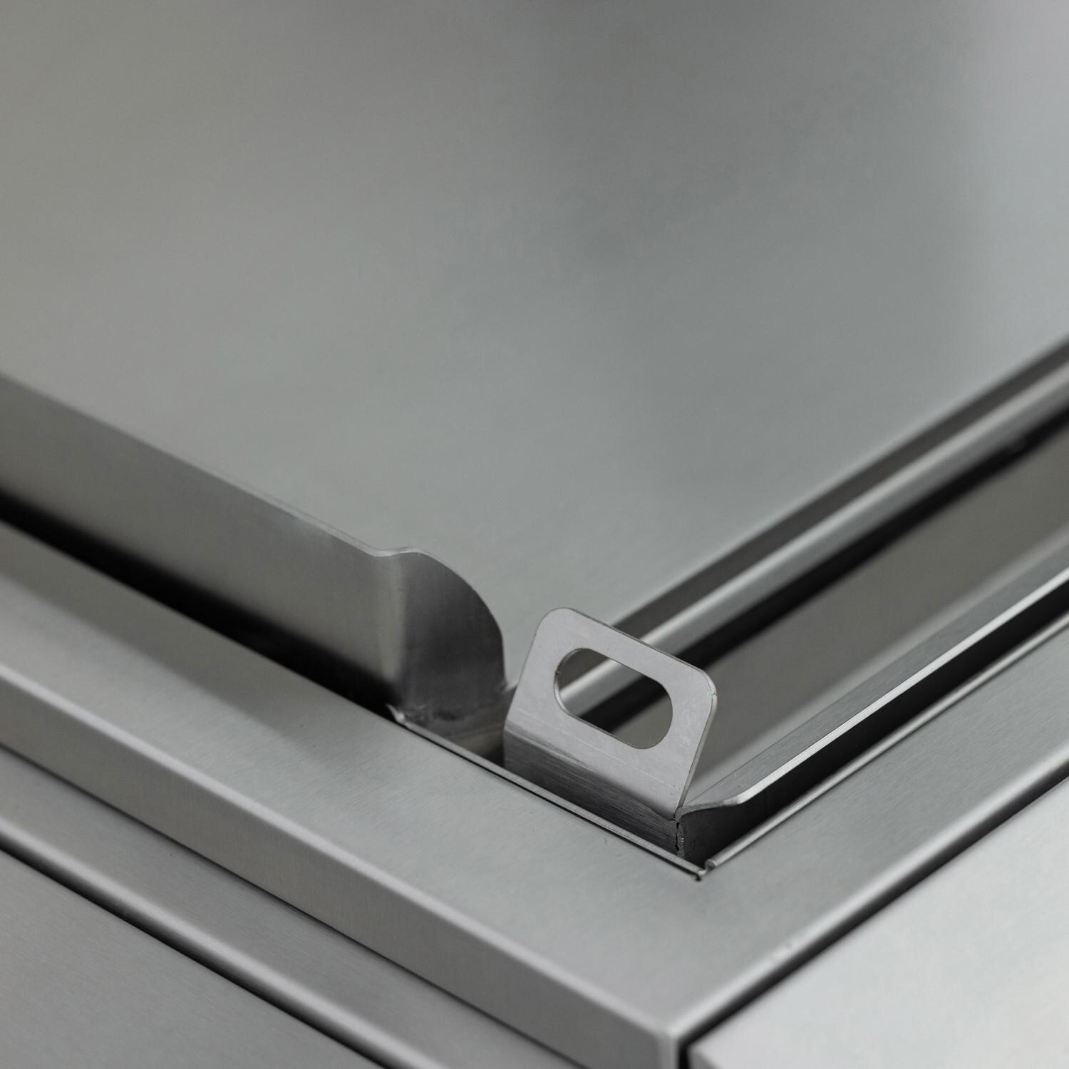 Blaze BLZ-GRIDDLE-LTE3-NG Freestanding Natural Gas Griddle - Grease Trap - Detail thumbnail