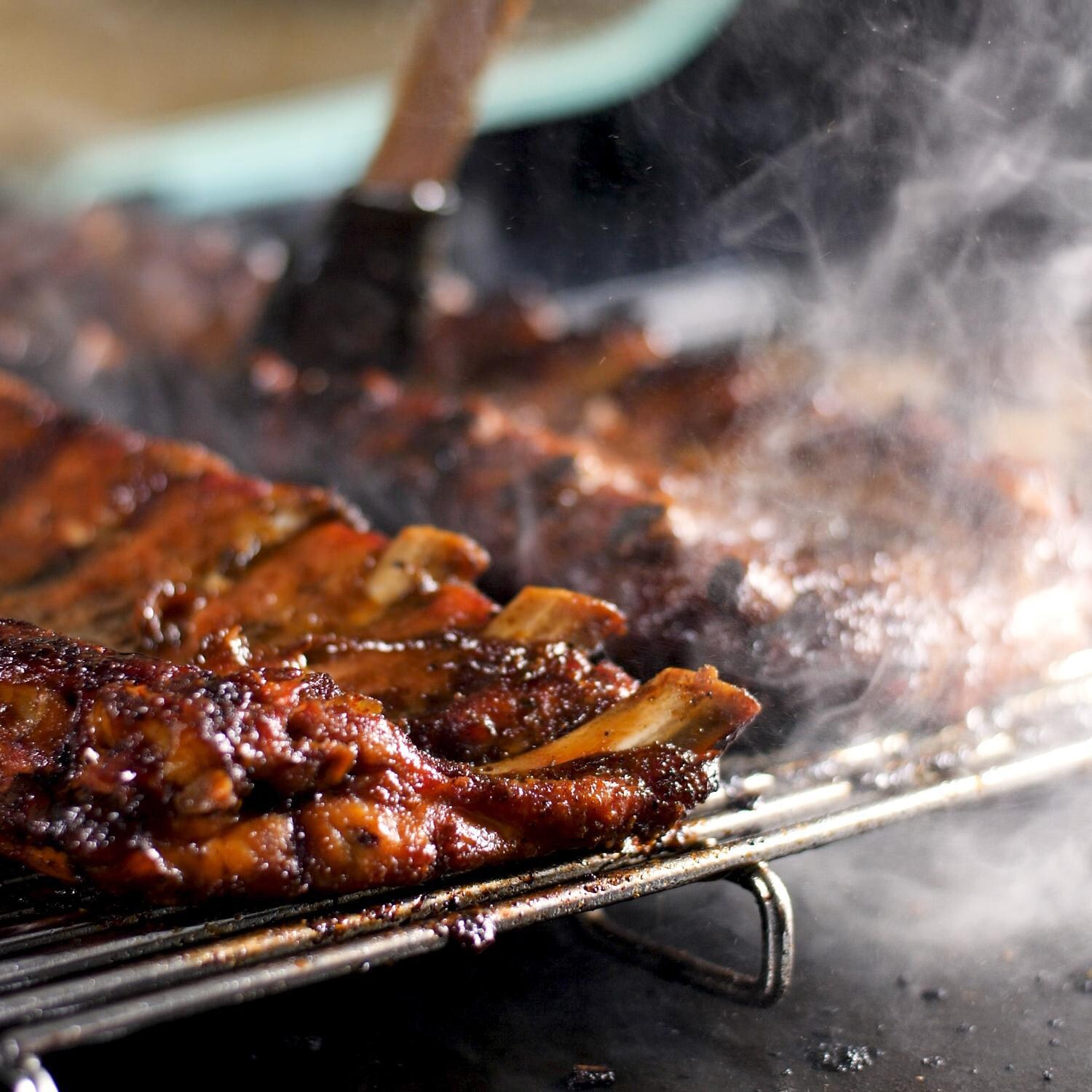 Everdure HBG2PLATE Flat Plate For FORCE 48-Inch Propane Grill - Smoking Ribs thumbnail