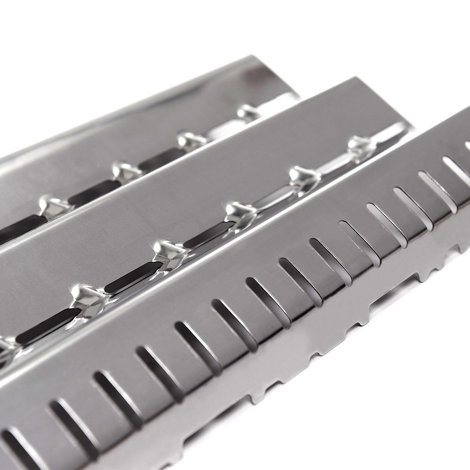 Broil King 18440 Medium Stainless Steel FLAV-R-WAVE - Close Up - White Background thumbnail