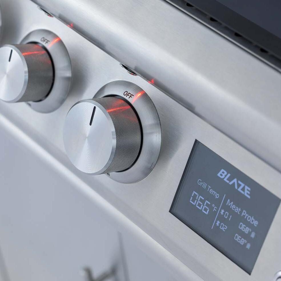 Blaze BLZ-LTE3OVN-NG 26-in Natural Gas Outdoor Oven - Digital Screen - Detail thumbnail