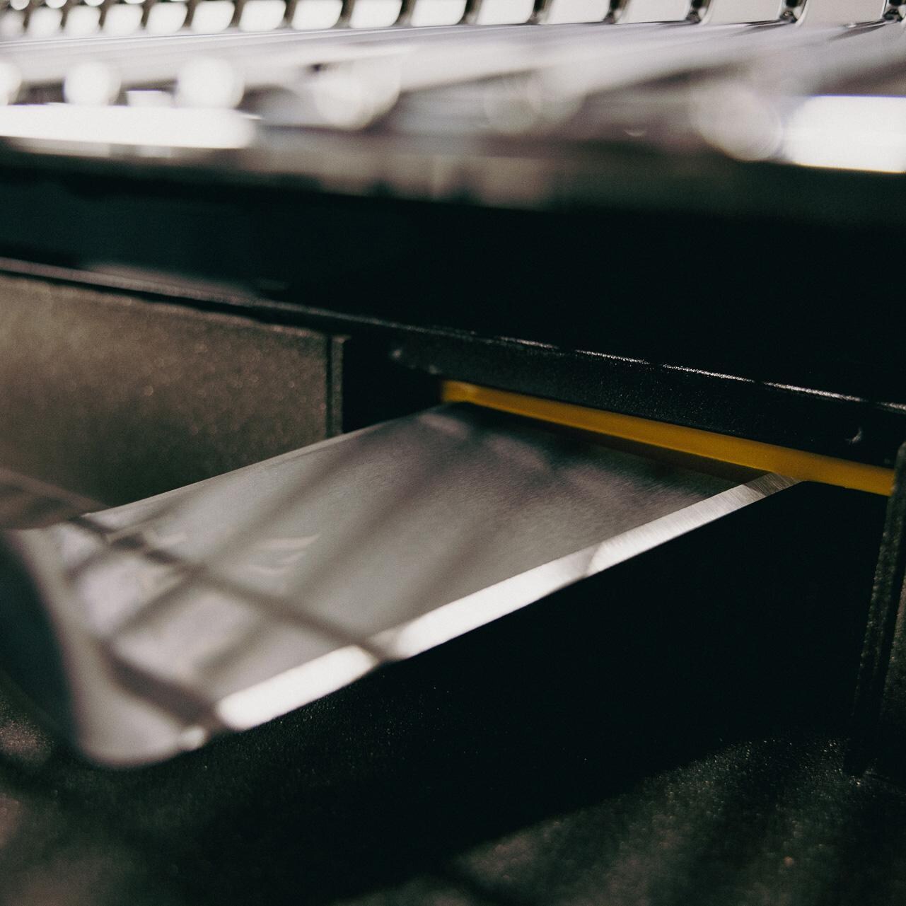 Halo - HZ-1002-XNA - 3 Burner Elite Griddle - Squeegee - Detail thumbnail