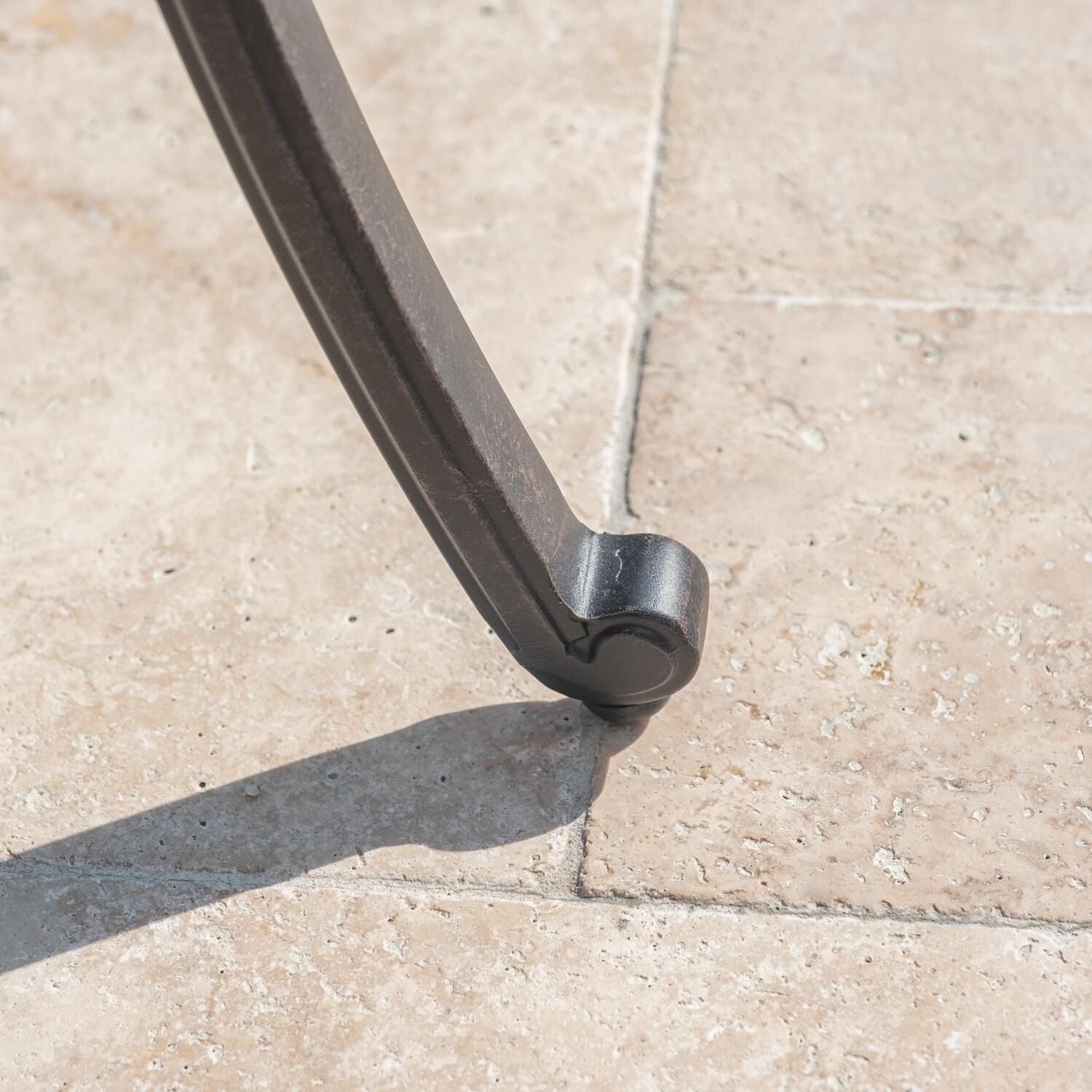 Roxbury 5 Piece Cast Aluminum Patio Dining Set - Dining Arm Chair Foot Detail thumbnail