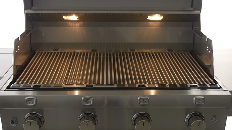 Interior halogen lights inside the Saber Elite gas grill