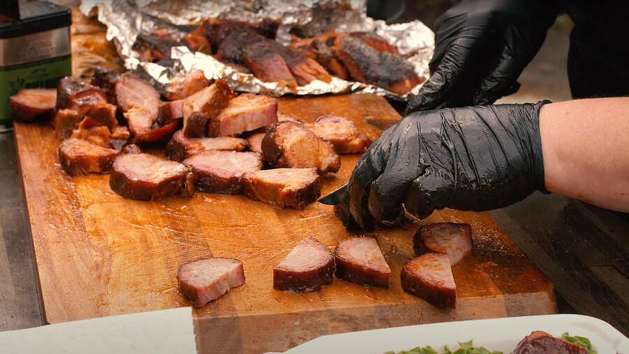 slicing smoked pork butt for judging – Diva Q