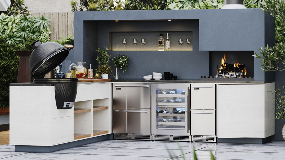 Full outdoor kitchen with tall cabinets in backyard